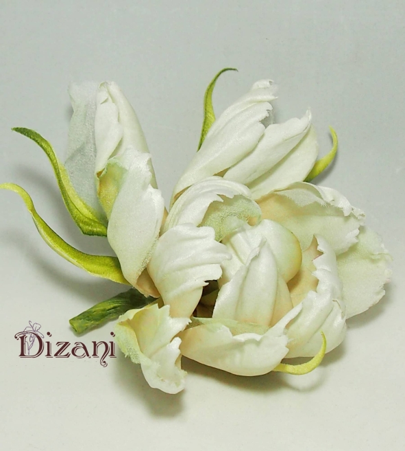 Brooch tulip.
