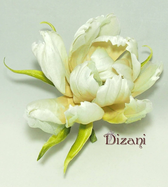 Brooch tulip.