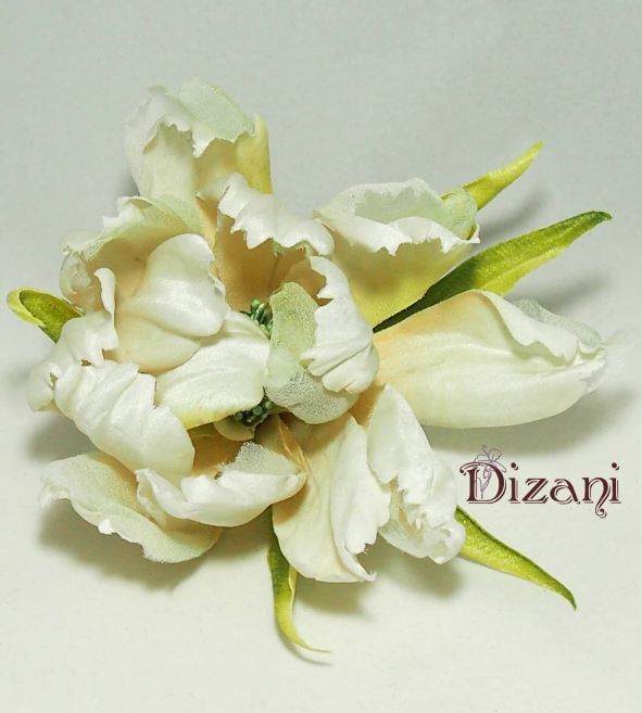 Brooch tulip.