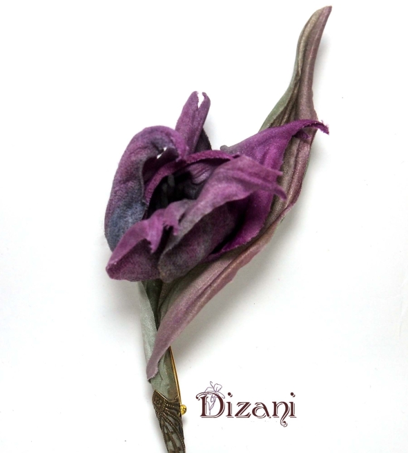 Brooch tulip.