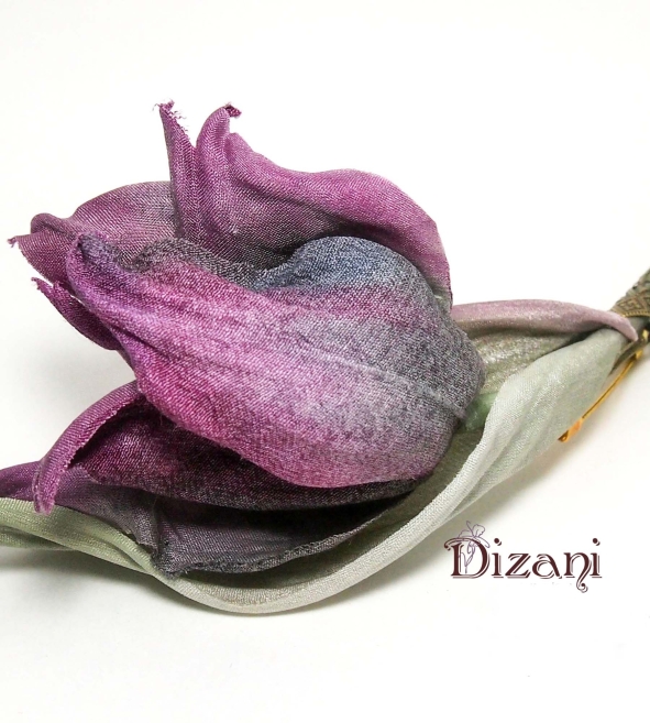 Brooch tulip.