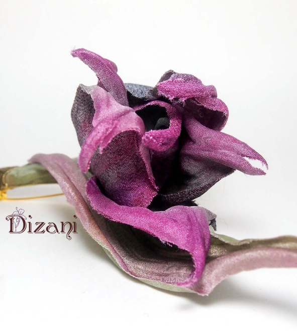 Brooch tulip.