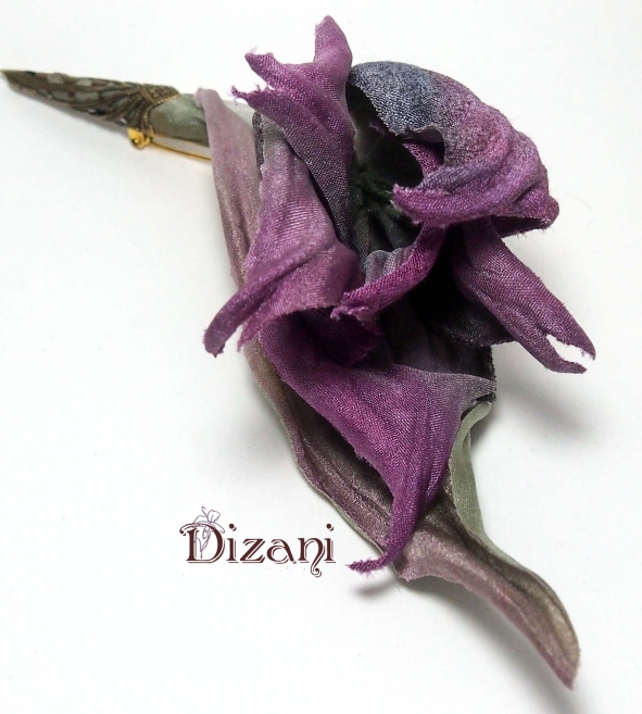 Brooch tulip.